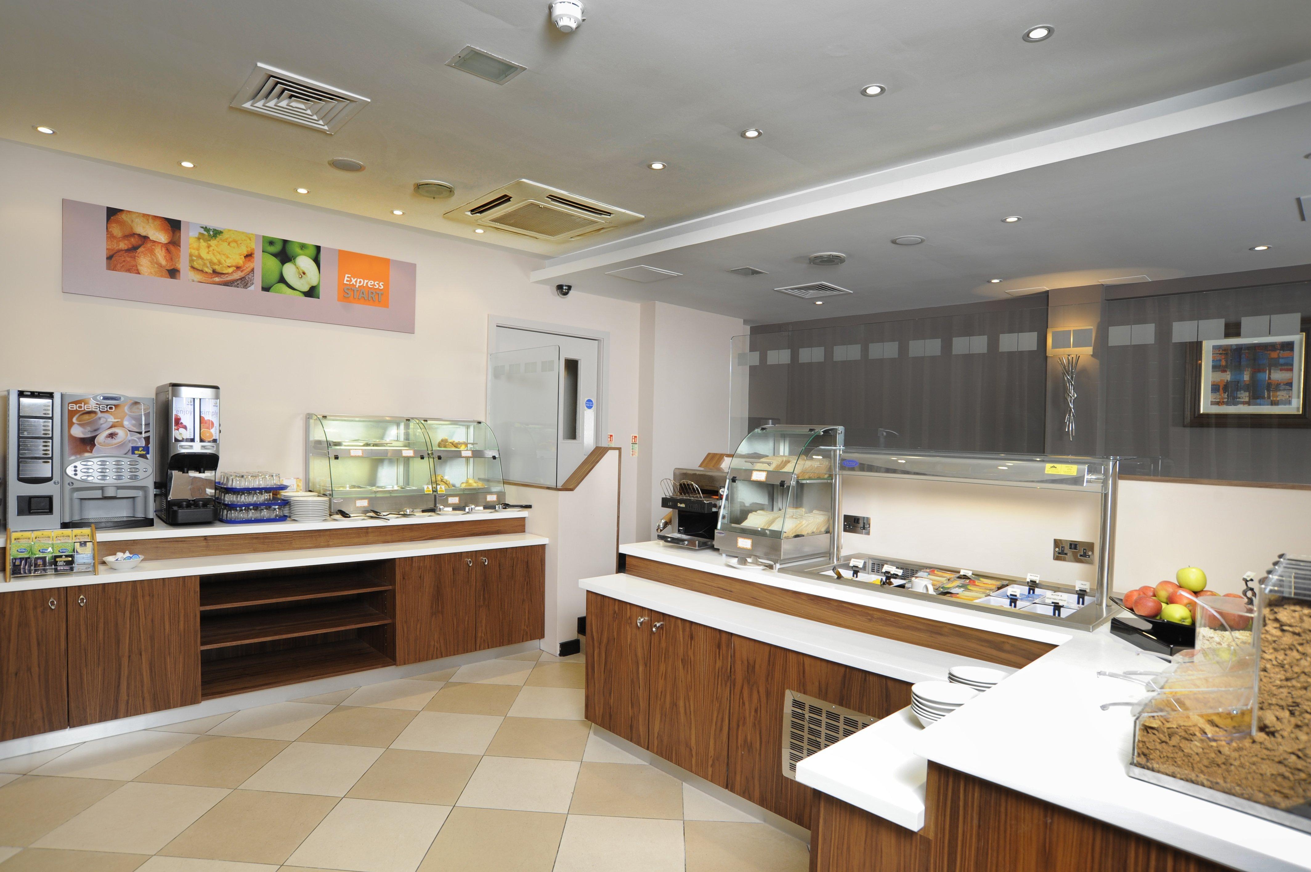 ฮอลิเดย์ อินน์ เอกซ์เพรส ครูว์ ร้านอาหาร รูปภาพ